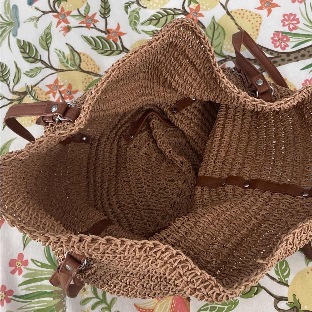 Brand new Uno woven bag. - Picture 5 of 6
